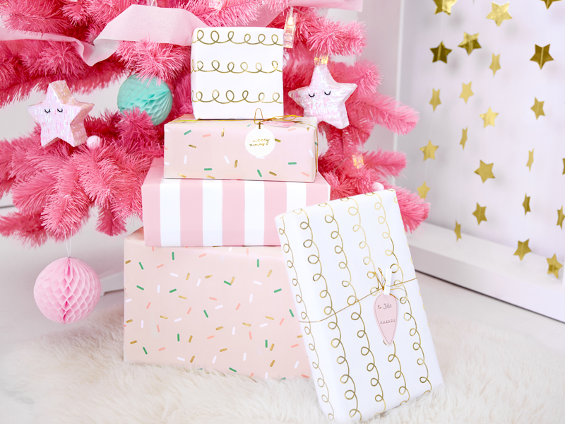 GIFT WRAPPING